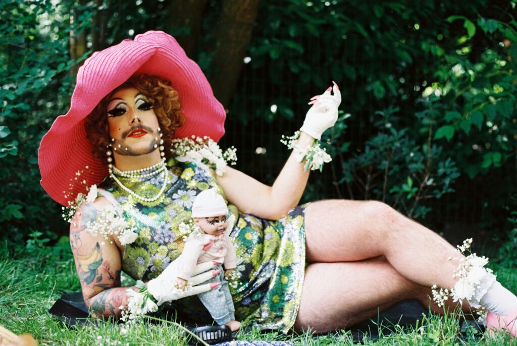 Photo de l'artiste performeur drag queen Victoria Sucrette, diabétique vénère